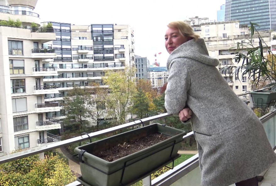 Calinette, 49 ans, se lance en vidéo avec l’accord de son mec !  (vidéo exclusive)
