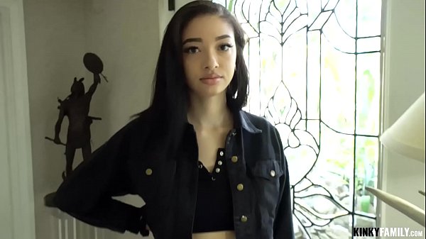 Kinky Family – Fucking stepsis Scarlett Bloom before a party