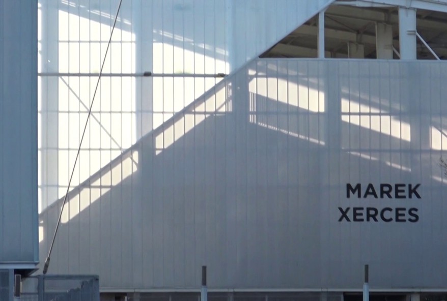 Martine, 70 ans, et Anna, 18 ans ! Deux générations de coquines se font sauter par Tony !  (vidéo exclusive)