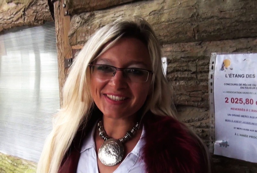 Vanessa de Marseille goûte au libertinage en extérieur!