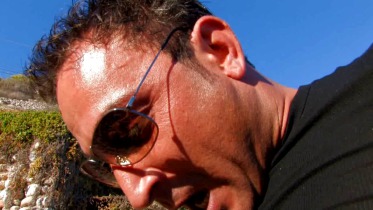 Une salope blonde gobe un dard avec gourmandise