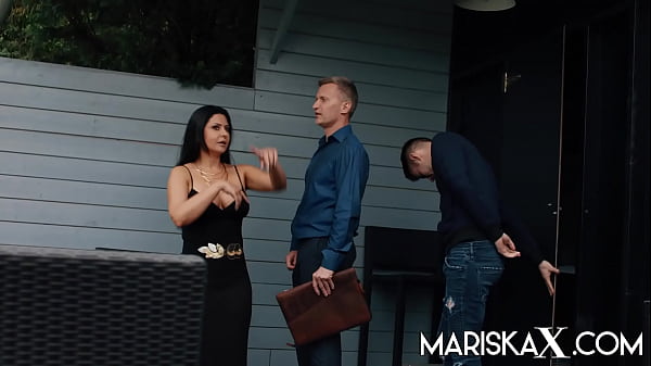 MARISKAX Mariska gets tag teamed by two guys outside