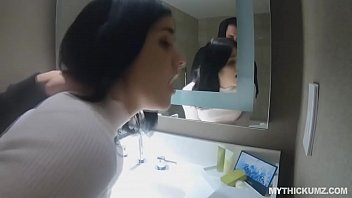 Thicc ass teen cutie picks up stranger for quickie