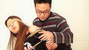Double Chinese hostage got tied