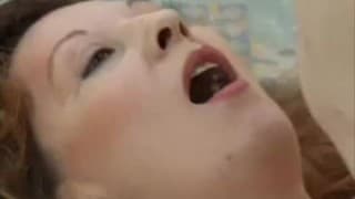 Une grand-mère se fait prendre par derrière