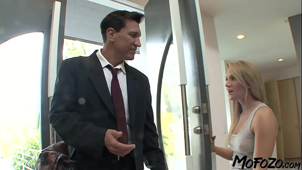 MOFOZO.com – Blonde Amateur Gets A Big Facial