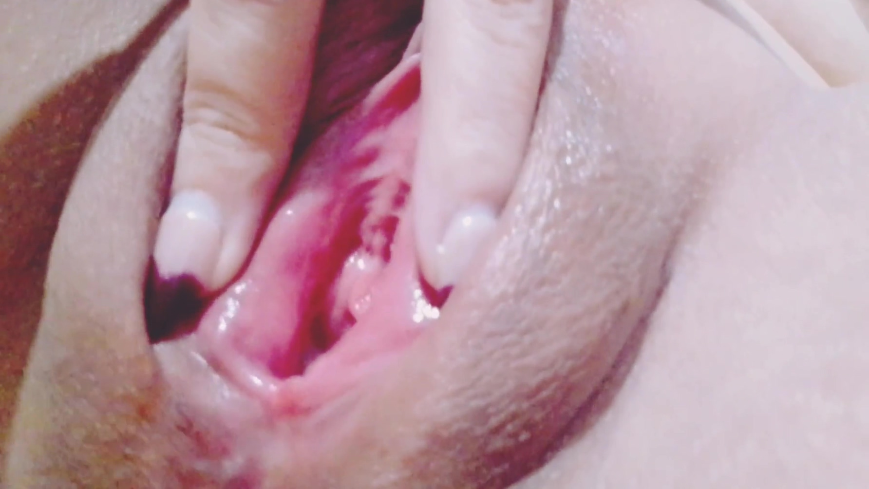 The Delicious Dulceivanka Teaches Us How To Touch And Enjoy Her Pink Pussy