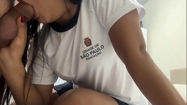 ALUNA FUGIU DA ESCOLA PRA DAR O CUZINHO PARA O PROFESSOR CASADO, ALUNA DO ENSINO MEDIO DANDO O CUZINHO PARA O PROFESSOR CASADO