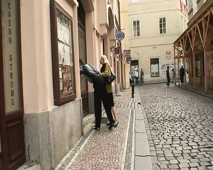 This teen wants to learn from an older couple