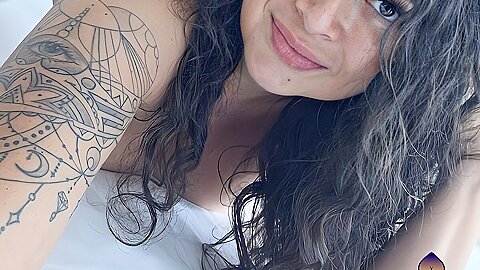 Big Booty Latina Meets Englsih Bbc