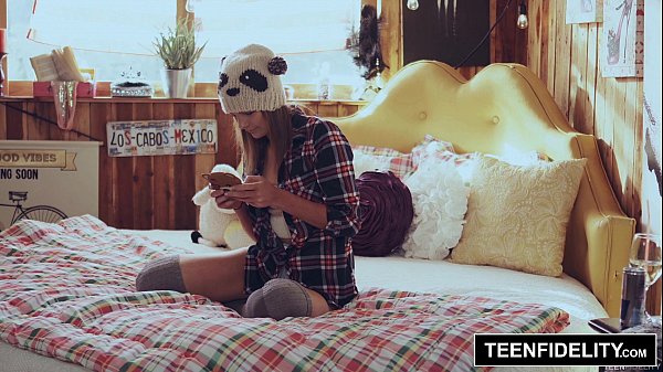 TEENFIDELITY – Creampie Surprise From Stepdad In Shyla Ryder’s Pussy